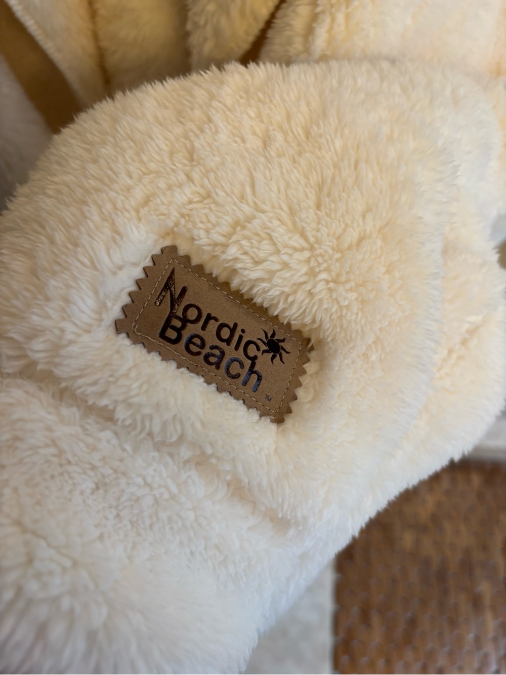 NWT Nordic Beach Sherpa Body Wrap - Picture 3 of 9